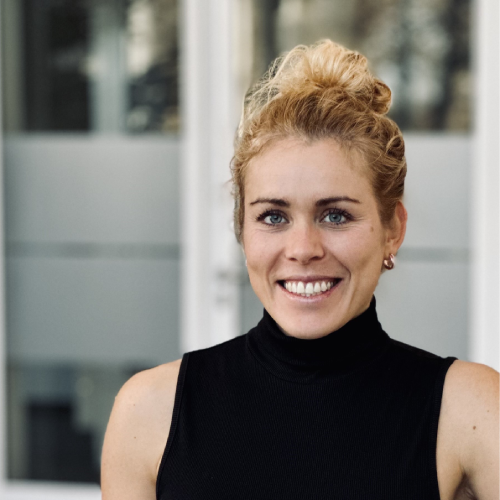 Dr. Lara Aumann